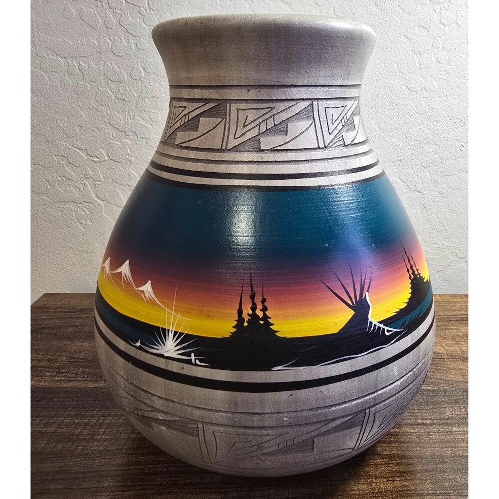 Dineh Navajo Native American Etched Ceramic Vase 9.5x8" Sunset Mountains Signed - Picture 4 of 15